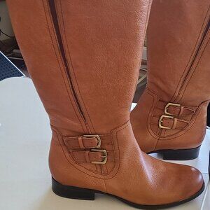 Boots. Leather brown boots.